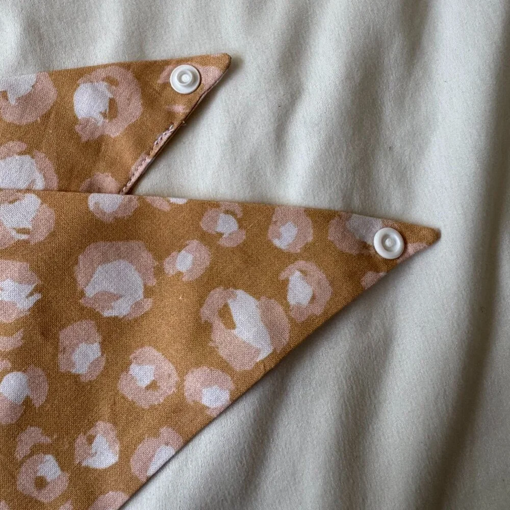 NWT Loic by Design Leopard Pattern Dog Bandana, Brown, White, + Pink, Size L